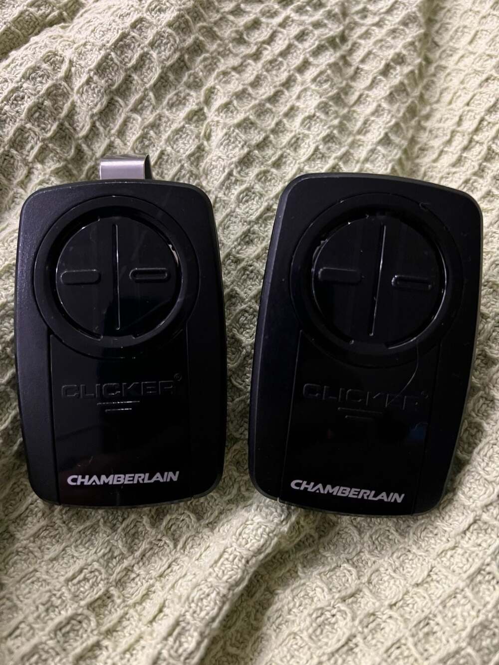 2 Chamberlain Universal Clicker 2-Button Garage Door Opener Remotes KLIK3U